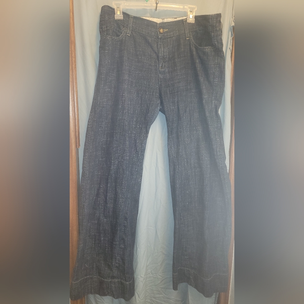 Banana Republic women’s denim wide-leg jeans. Size 14. 42 1/2" inseam